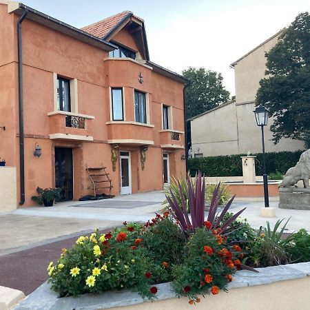 Hotel La Demeure Coloniale มอริอานี พลาจ ภายนอก รูปภาพ