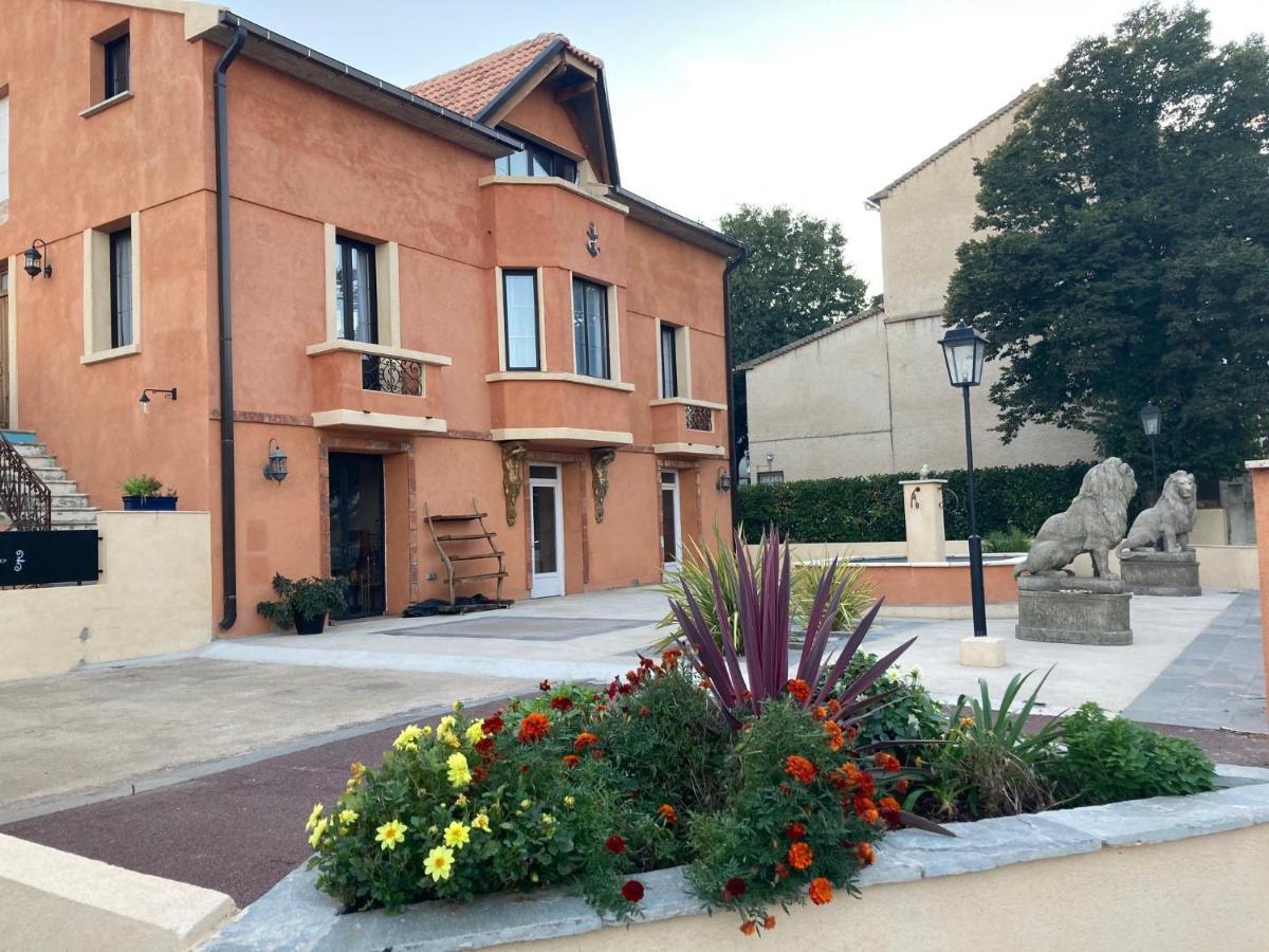 Hotel La Demeure Coloniale มอริอานี พลาจ ภายนอก รูปภาพ