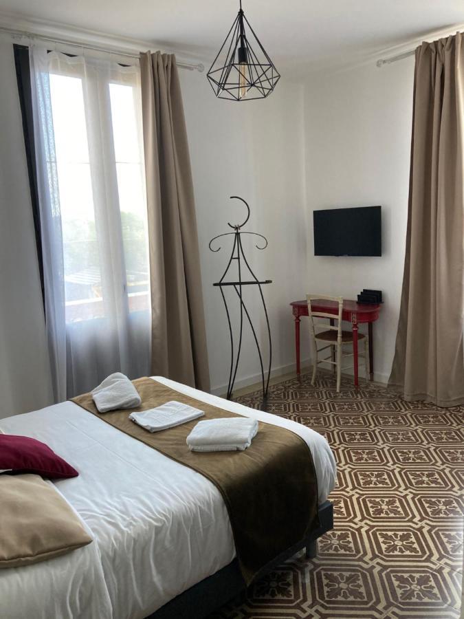 Hotel La Demeure Coloniale มอริอานี พลาจ ภายนอก รูปภาพ