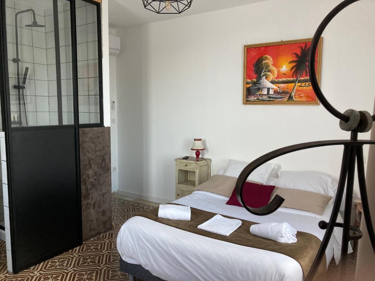 Hotel La Demeure Coloniale มอริอานี พลาจ ภายนอก รูปภาพ